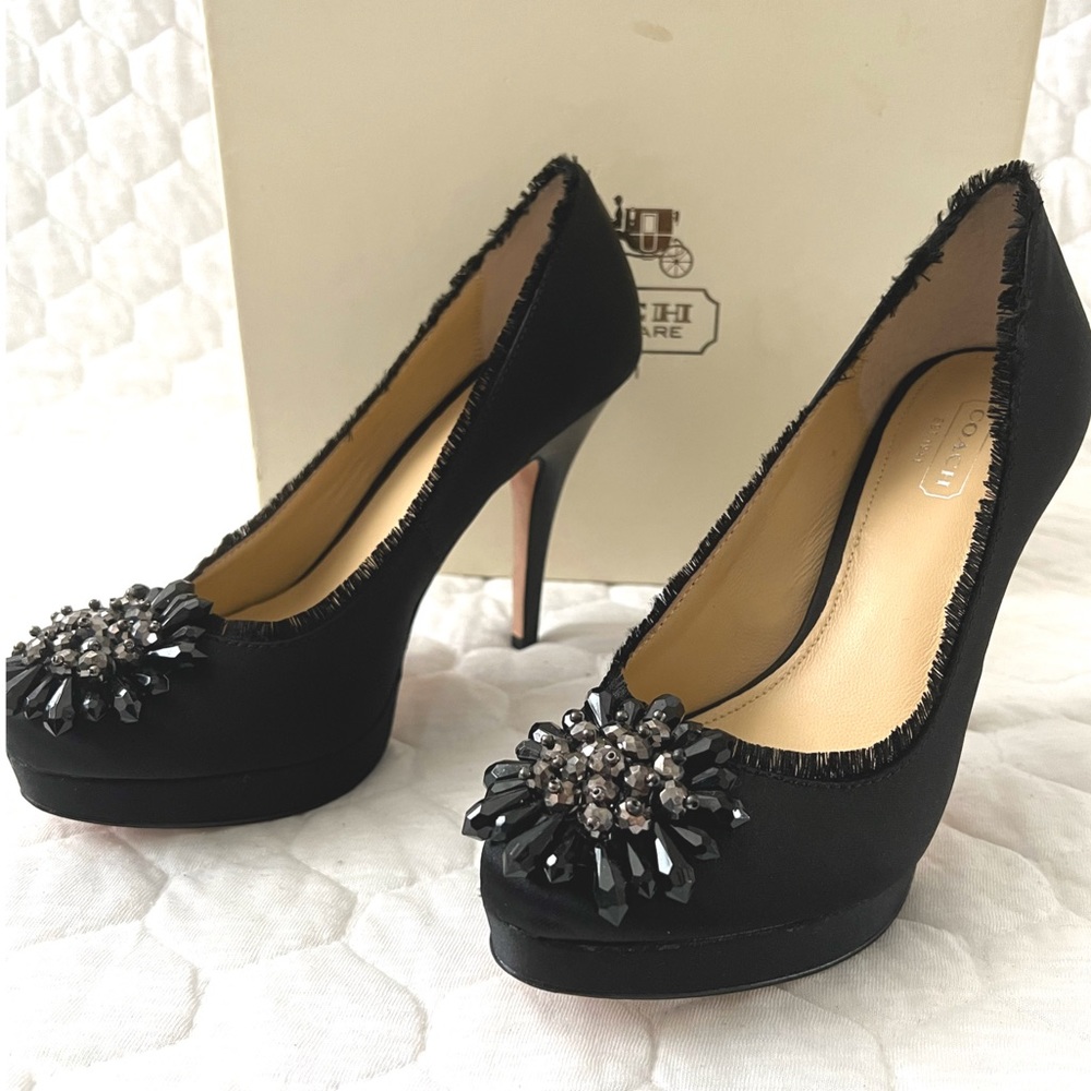 NWB Coach Bergen Satin size 6